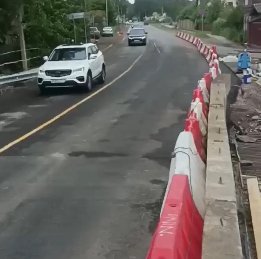 Движение через реку Лебяжья перепустили на новый мост